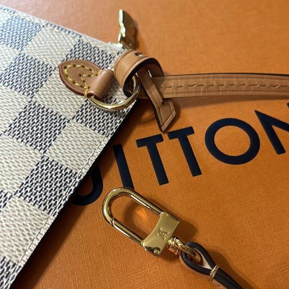 Louis Vuitton Damier Azur Neverfull MM Pochette - Picture 11 of 12